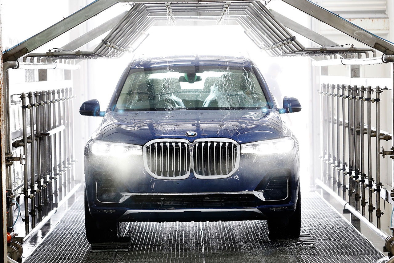 HOW THE BMW GROUP SAVES WATER RESOURCES.