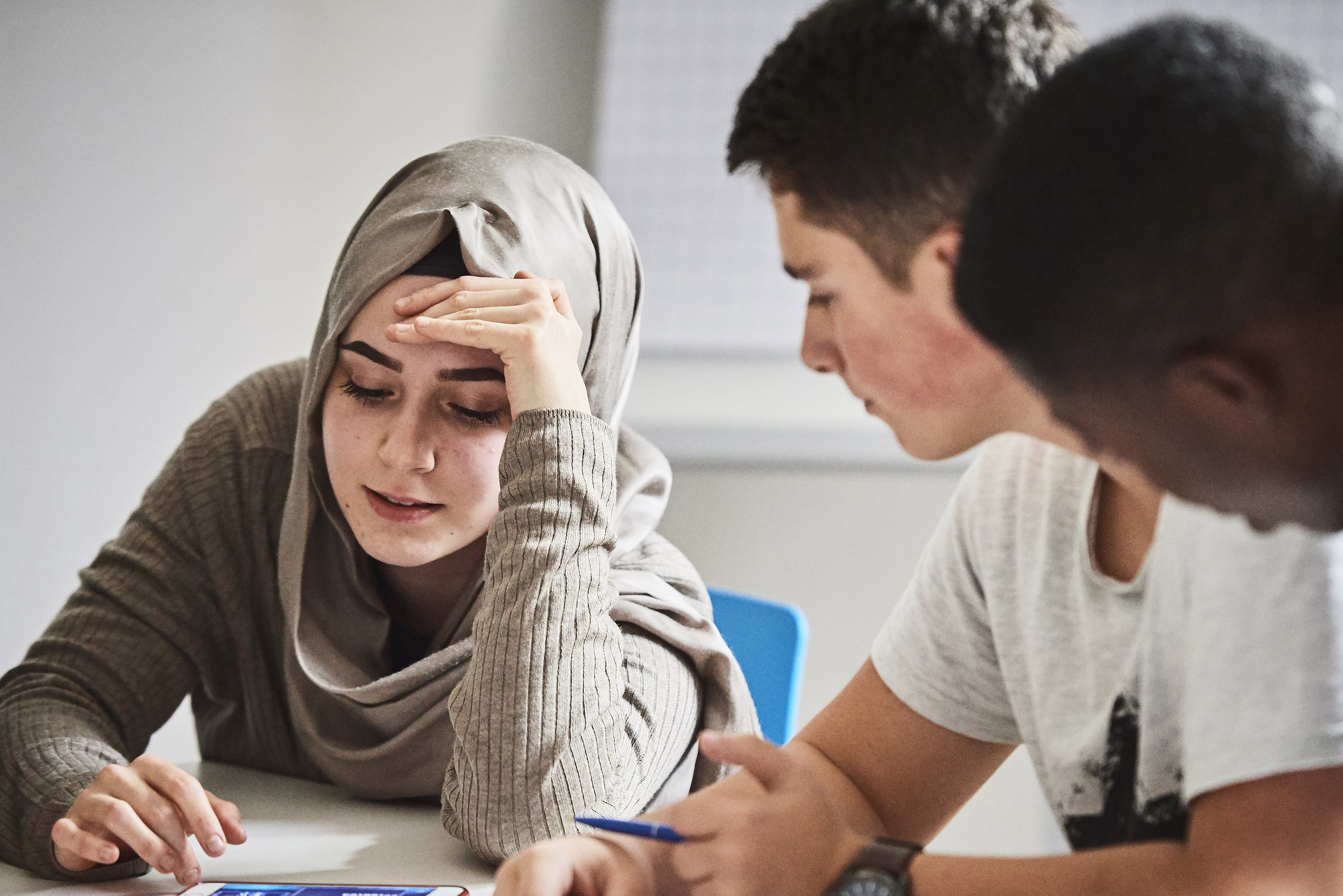 Mit Bildung in Richtung Zukunft.