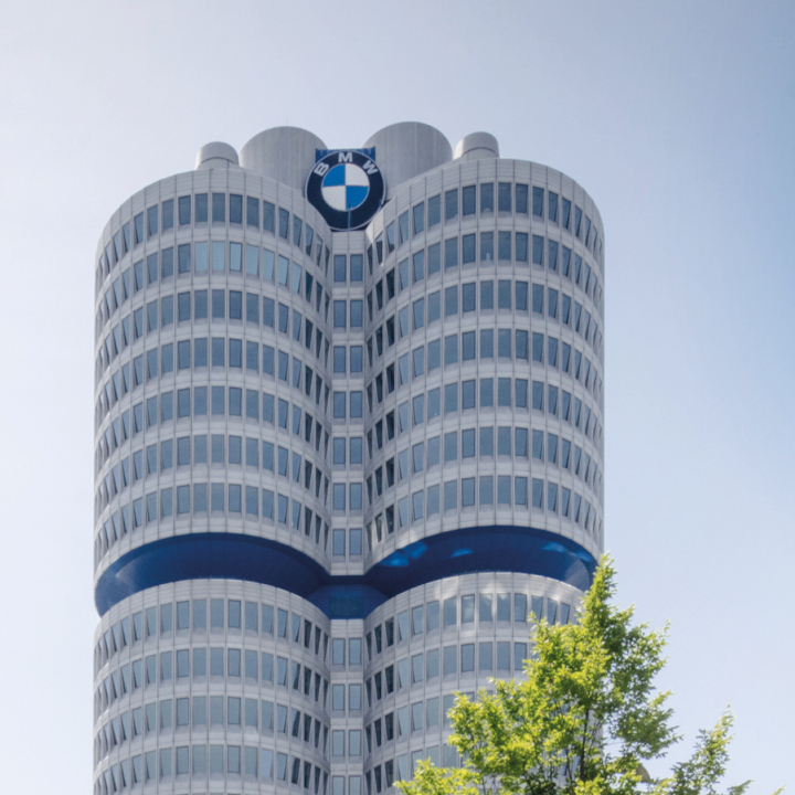 Blick auf die BMW Gebäude.