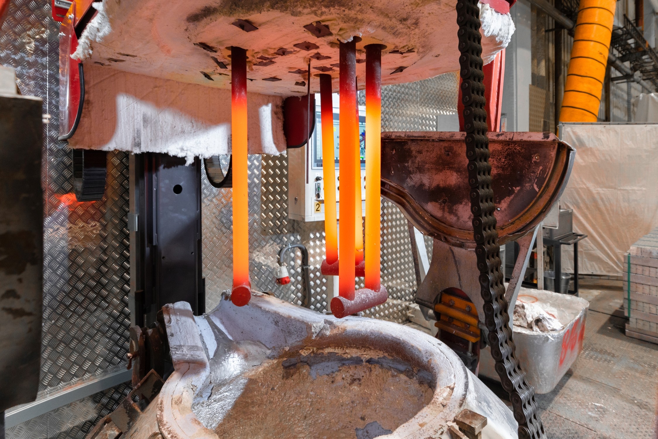 Strom statt Gas: Leichtmetallgießerei spart jährlich rund 60 Tonnen CO<sub>2</sub> pro Station.