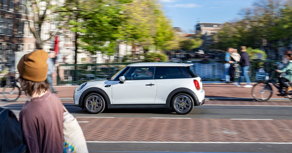 Elektrifizierte MINI Modelle verzeichnen stärkstes Absatzplus seit Markteinführung