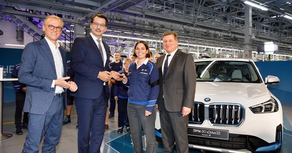 Produktionsstart des BMW iX1* sorgt für Tempo: 2024 ist jeder dritte BMW aus bayerischen Werken ein Elektroauto