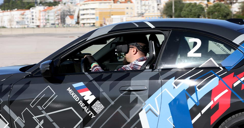 ///M Mixed Reality: Weltpremiere des einzigartigen Fahrerlebnisses der BMW Group auf dem Web Summit 2022 in Lissabon