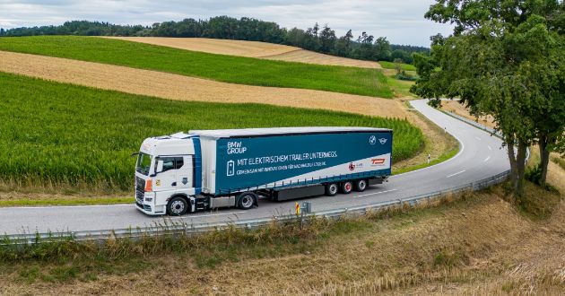 BMW Group Logistik testet erfolgreich elektrische Sattelauflieger in verschiedenen Szenarien des realen Logistikbetriebs.