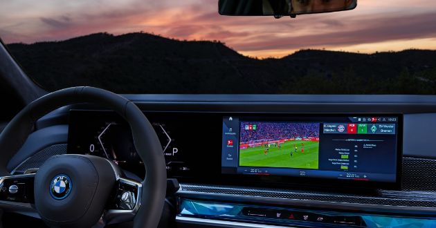 Stadion-Feeling im BMW 7er: BMW testet als erster Automobilhersteller in internationaler Pilotanwendung Inhalte der Fußballbundesliga im Fahrzeug.