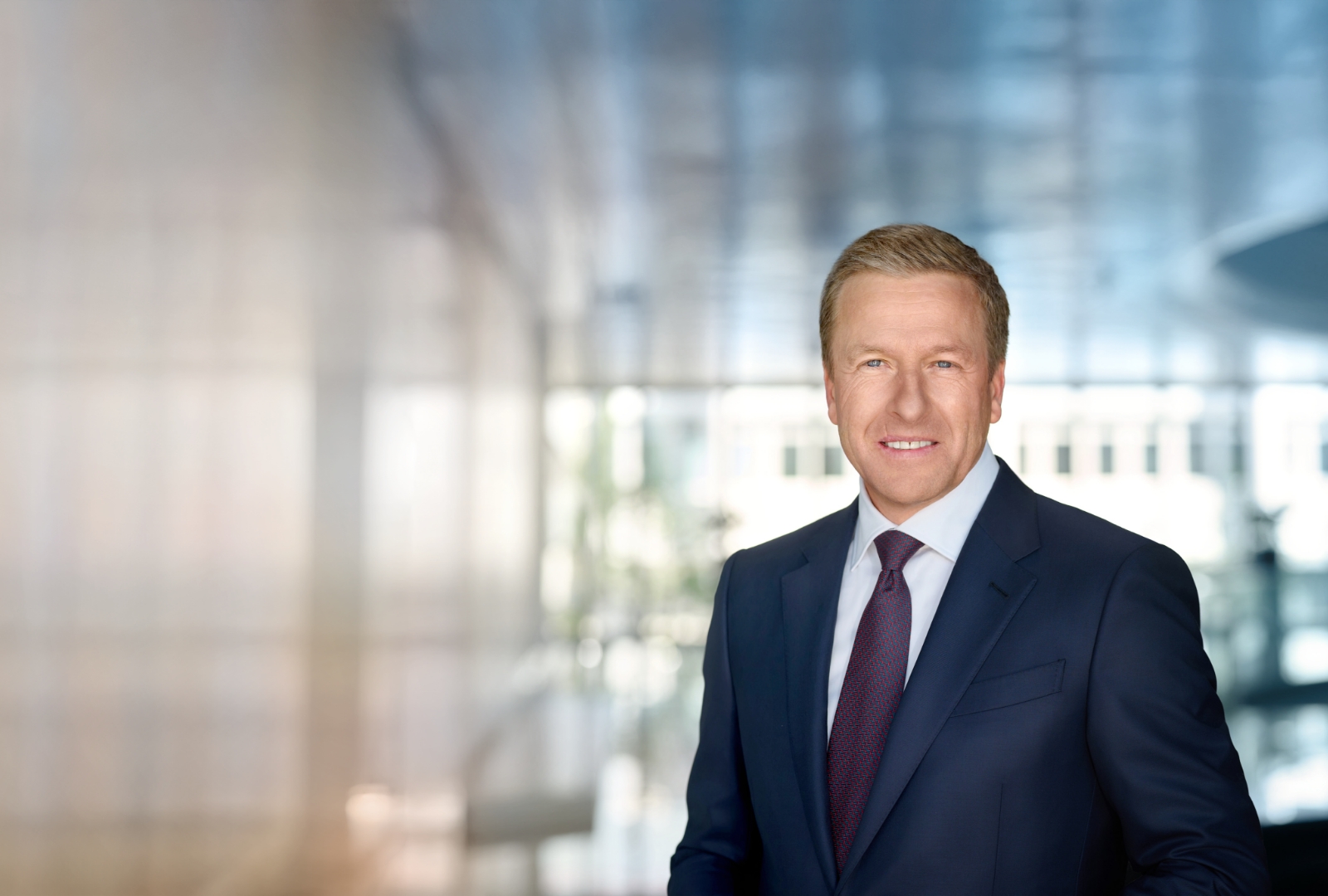 Portrait von Oliver Zipse, Vorstandsvorsitzender der BMW AG.