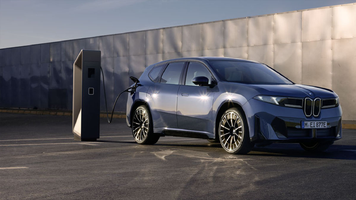 Nahaufnahme einer Brennstoffzelle mit dem Schriftzug &bdquo;BMWi Hydrogen Fuel Cell&ldquo;.