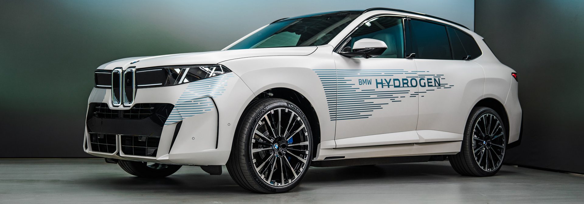 BMW iX5 Hydrogen von der Seite