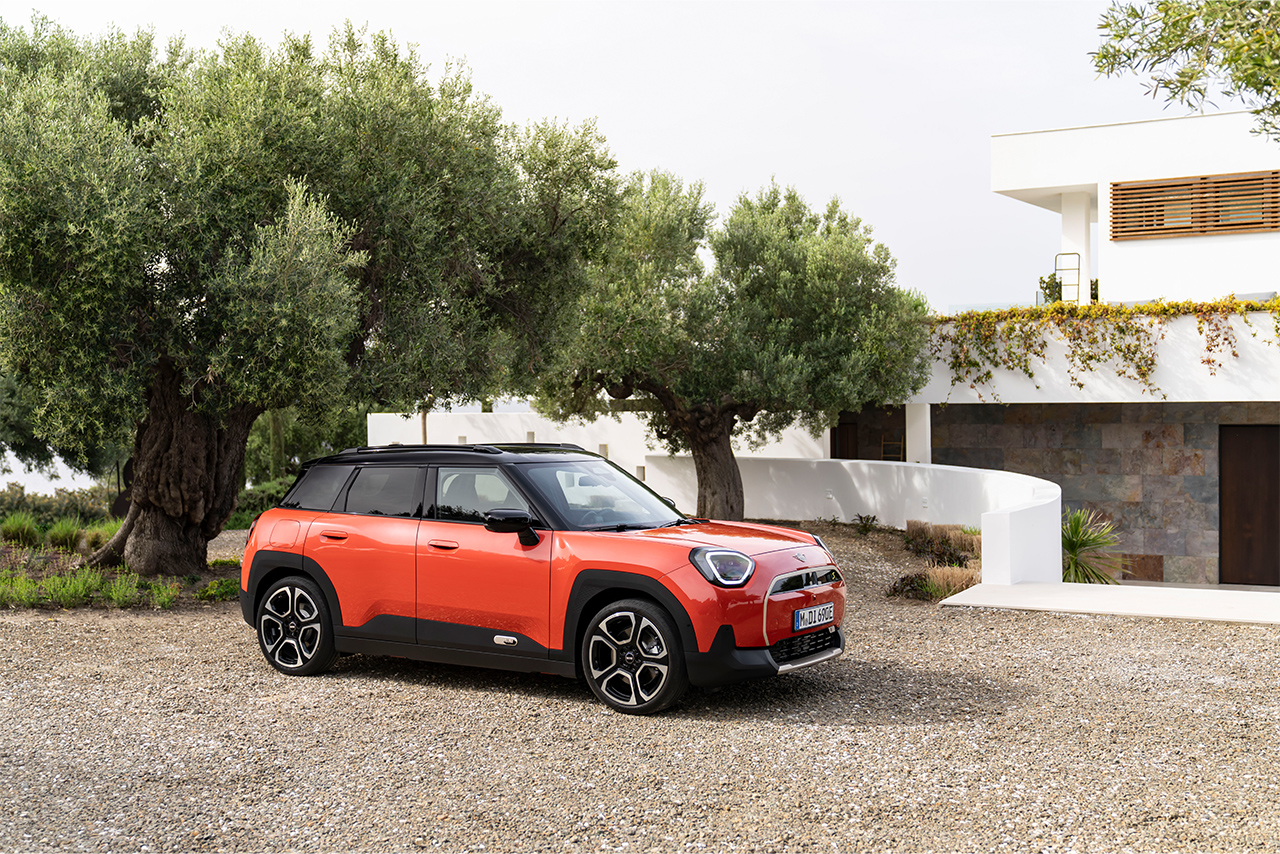 Orangener MINI Aceman