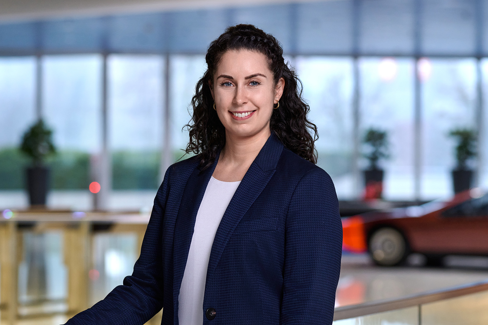 Portrait photo Sabine Rabus, Koordination Investor Relations