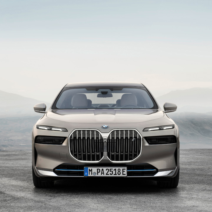 BMW i7