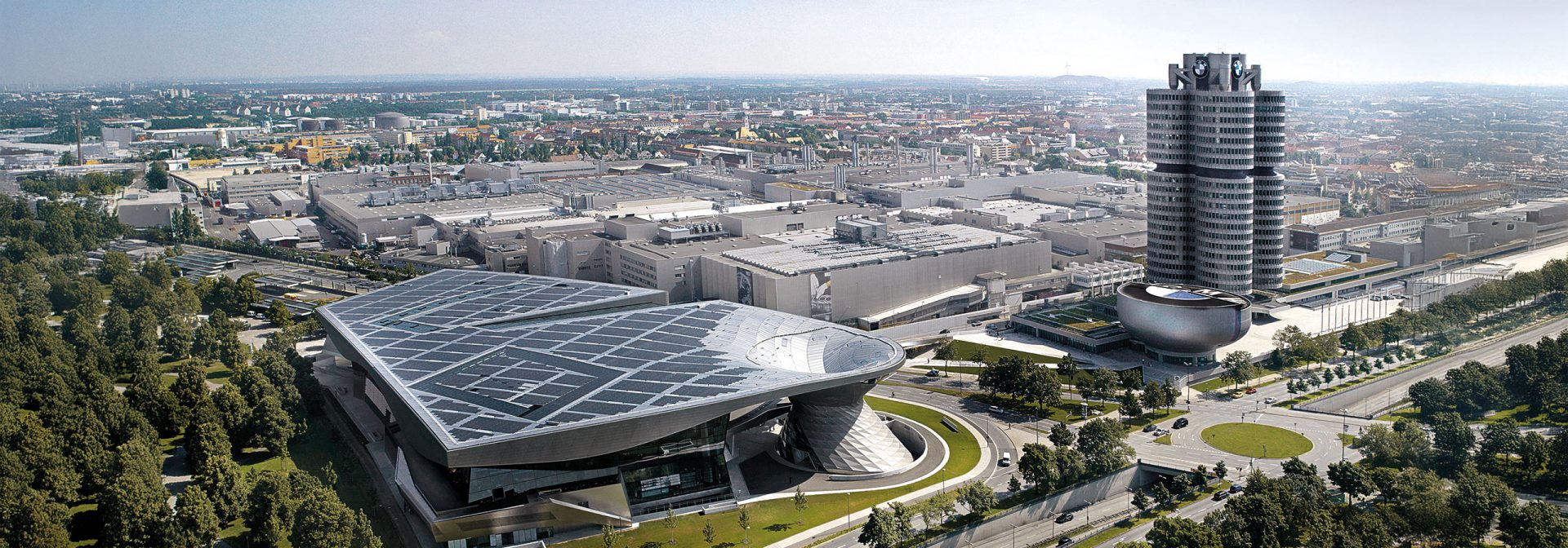 Luftbild von Konzernzentrale BMW Welt und BMW Werk