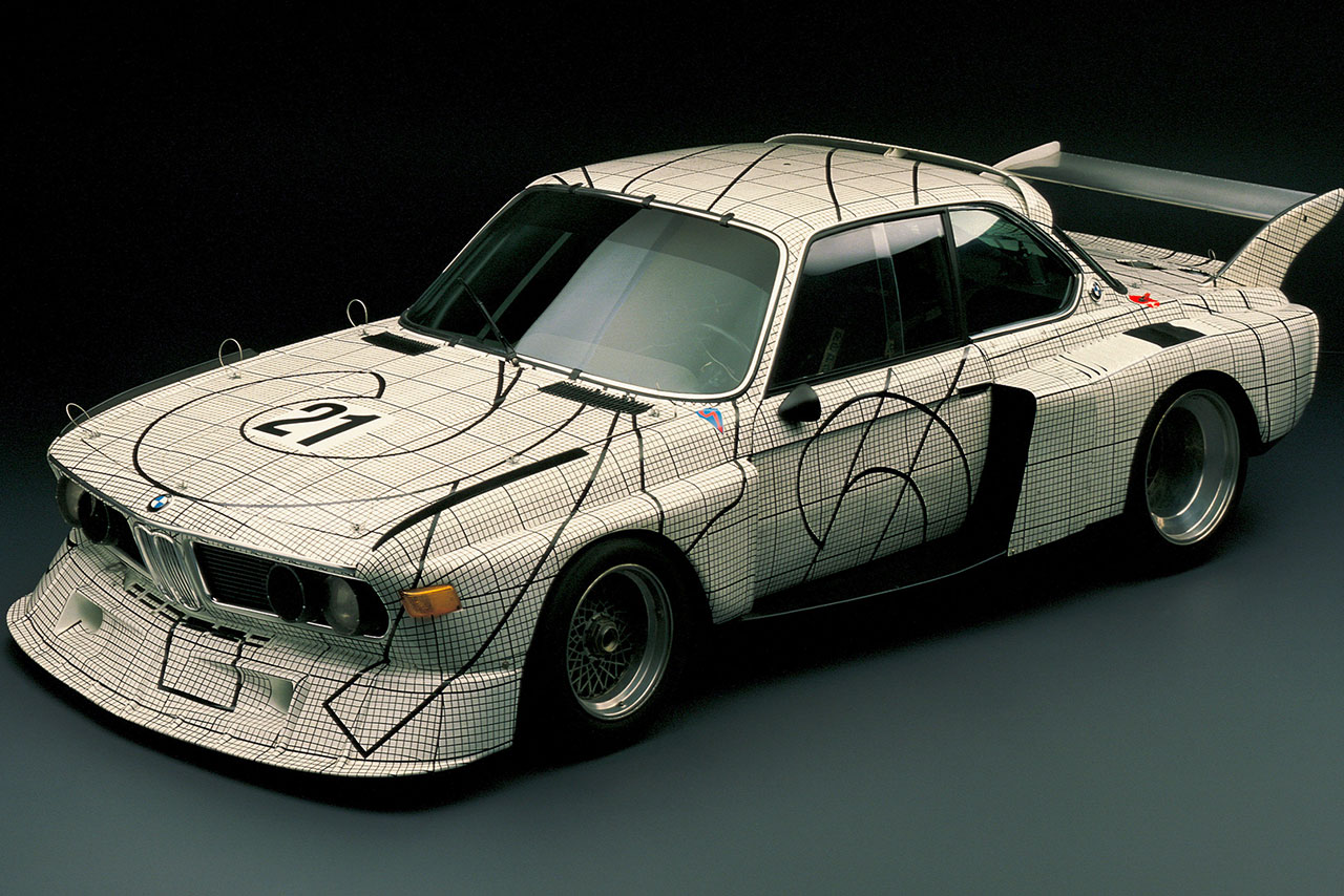 BMW 3.0 CSL mit abstrakten Formen in schwarz weiß bemalt von Frank Stella