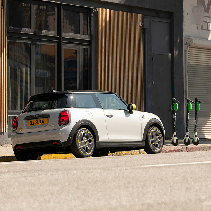 Elektrischer MINI mit Elektroscootern