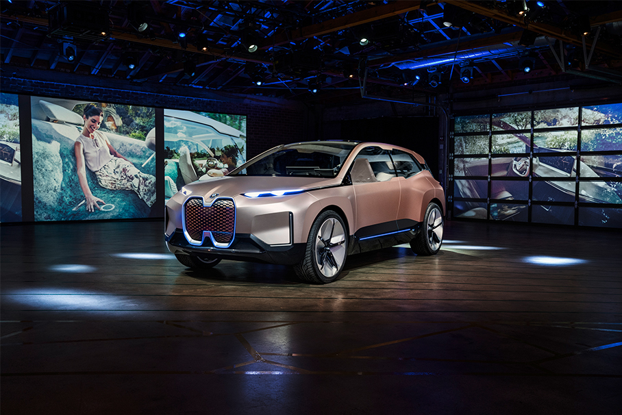 BMW iNEXT im Showroom