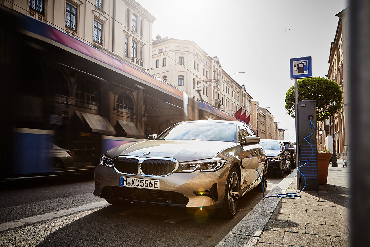 BMW i-Modell an Ladestation
