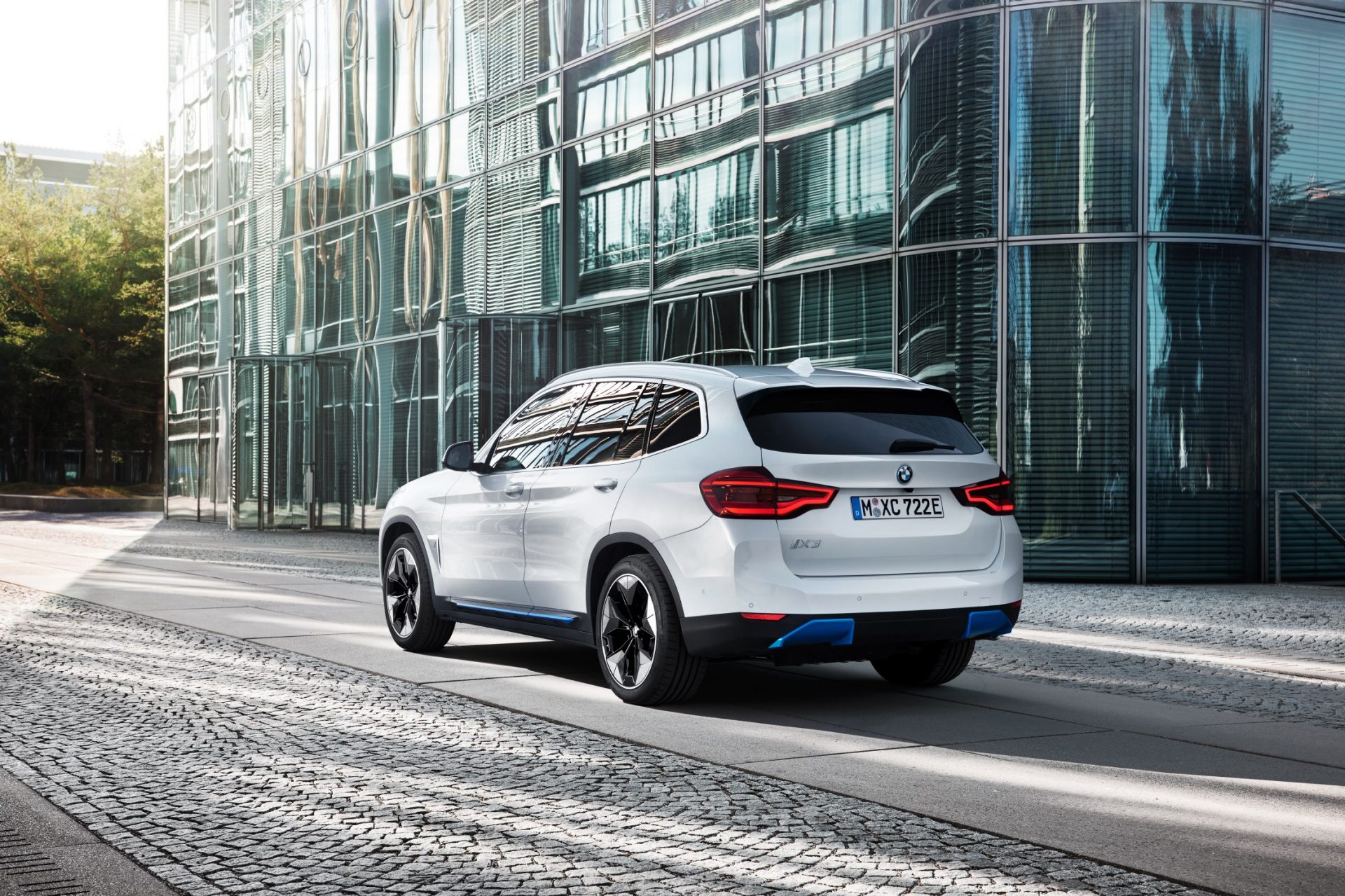 Der BMW iX3, 2/3 Heckansicht
