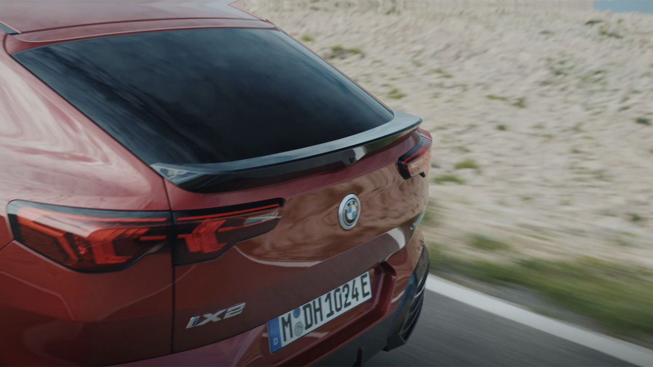 BMW Group im Wandel: Der Kurzfilm zeigt, wie flexibel das Unternehmen mit seinem Produktionsnetzwerk auf die wachsende Nachfrage nach Elektromobilität reagiert.