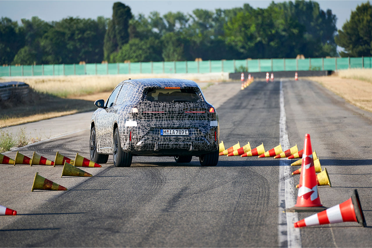 Der BMW iX3 in Action.
