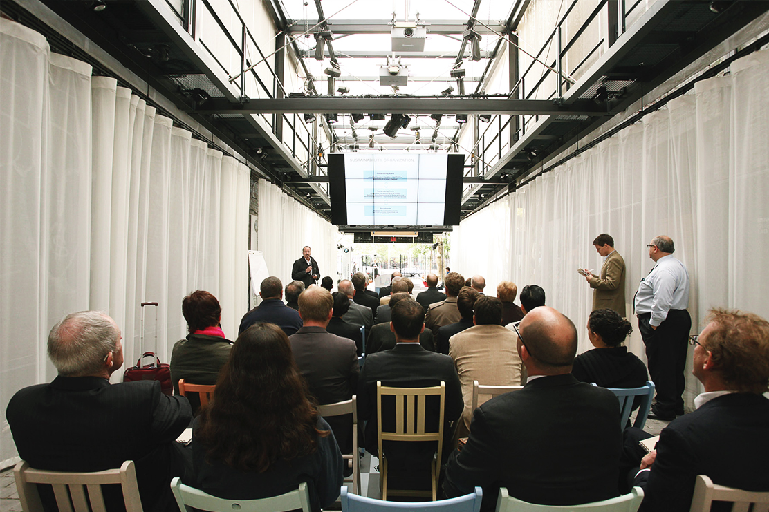 AM 03. OKTOBER 2011 IM BMW GUGGENHEIM LAB MANHATTAN (LOWER EAST SIDE).