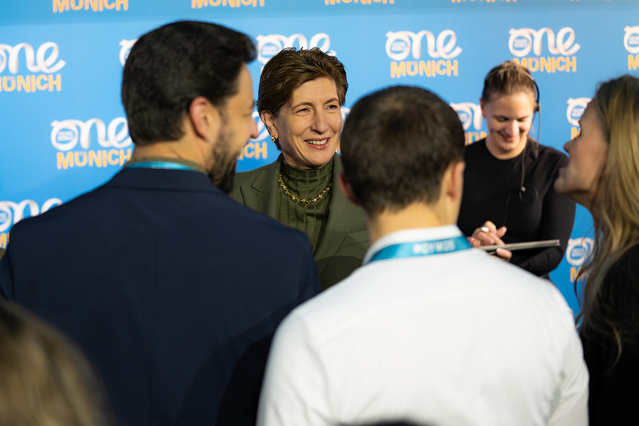 Ilka Horstmeier, Personal- und Immobilienvorständin, im Gespräch mit den Teilnehmern des Summits.