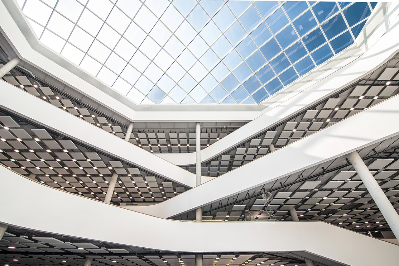 Innenansicht des BMW Group Forschungs- und Innovationszentrums.