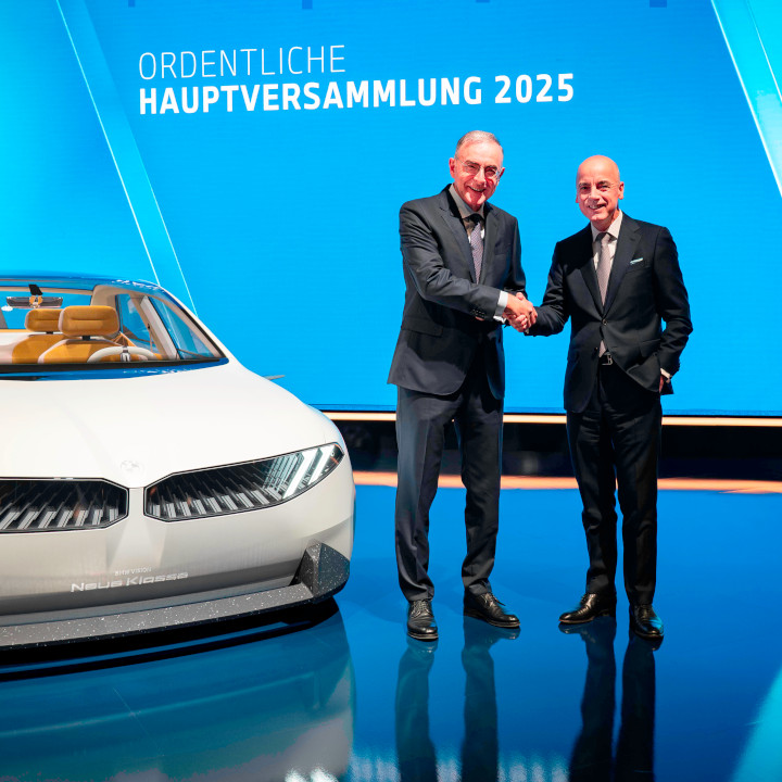 Former Chairman of the Board of Management Dr. Norbert Reithofer and his successor as chairman Dr. Nicolas Peter.