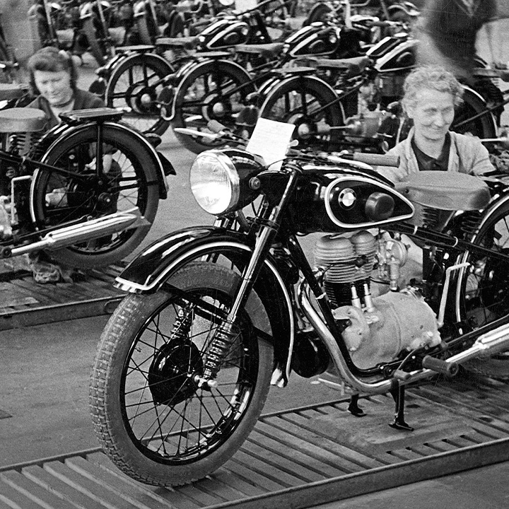 The BMW R 24 is being assembled in the BMW Group plant