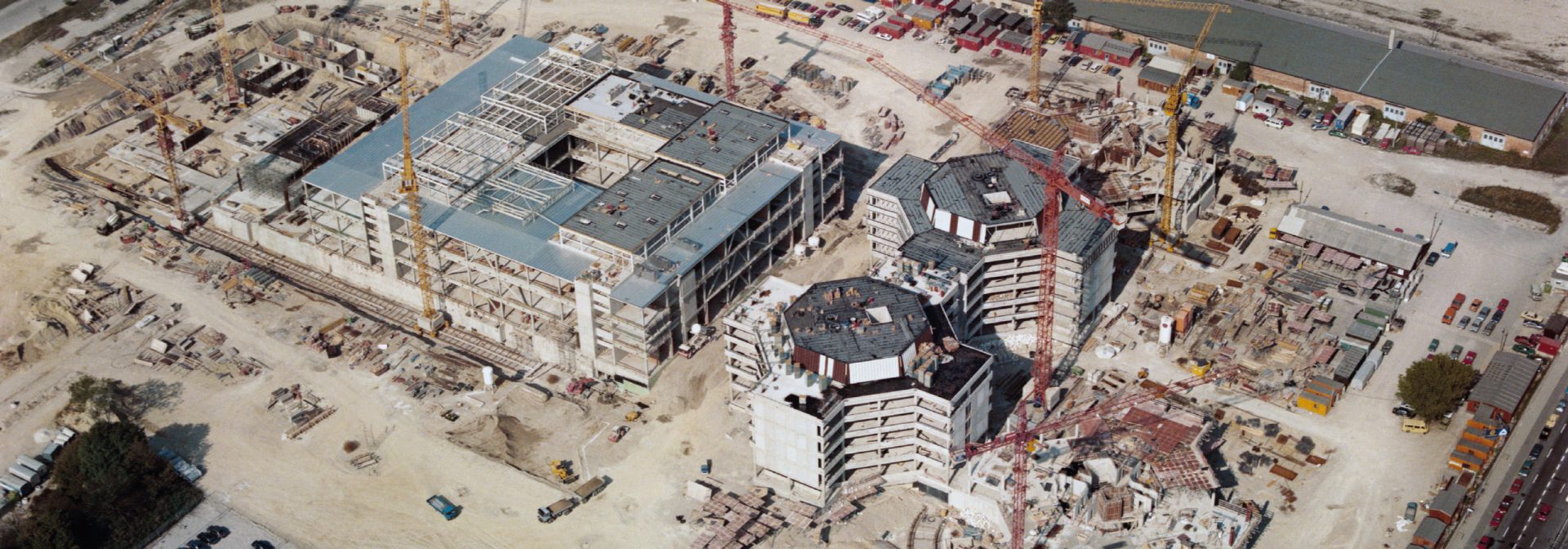 Aerial view of the construction of the BMW Group Research and Innovation Center