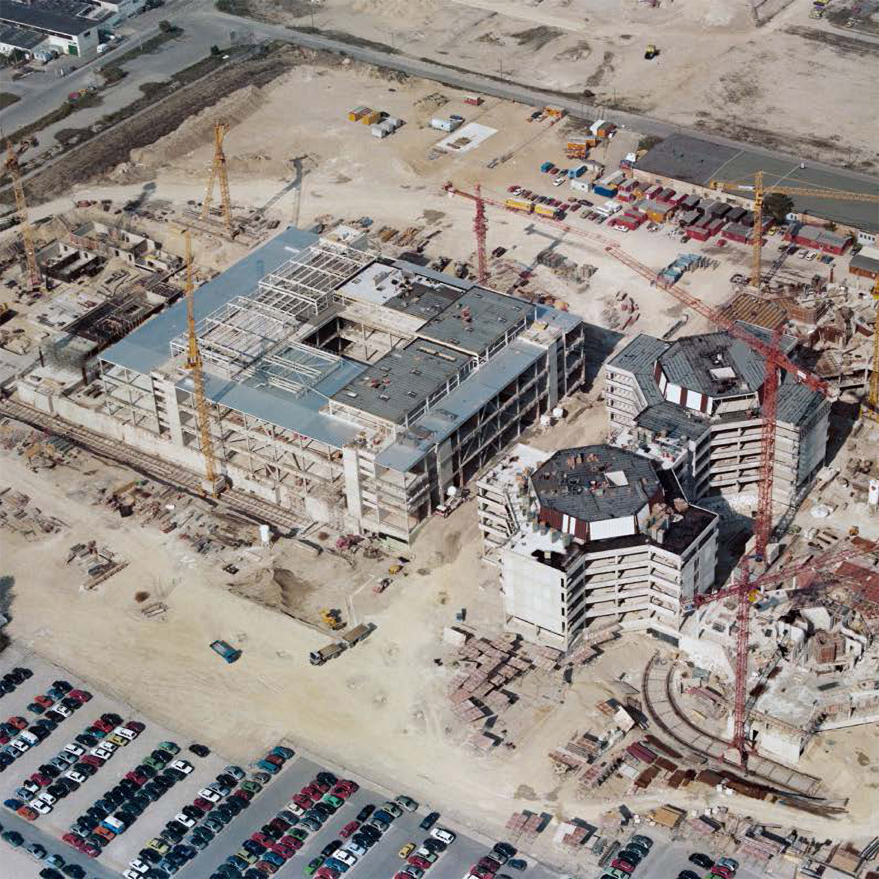 Aerial view of the construction of the BMW Group Research and Innovation Center