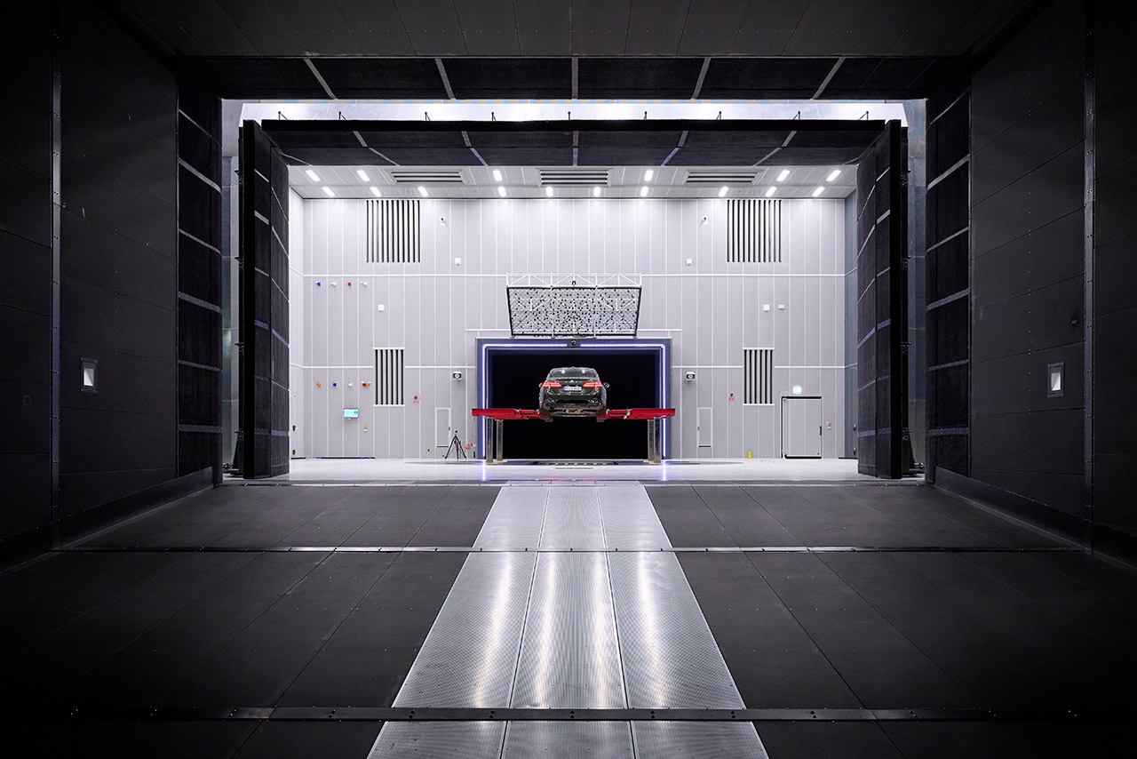 Vehicle on the turntable in the BMW Group's aeroacoustic wind tunnel.