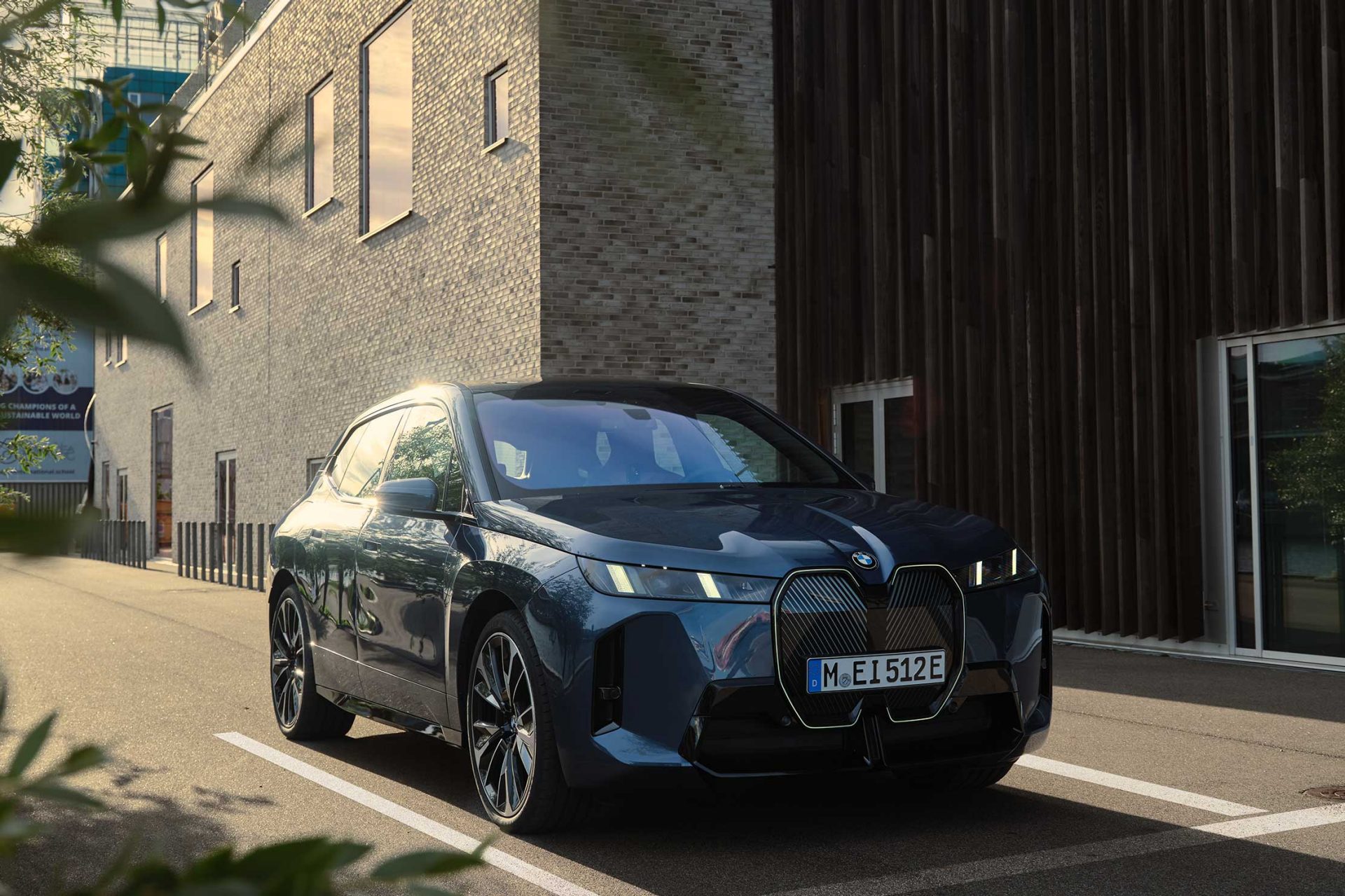 BMW iX
