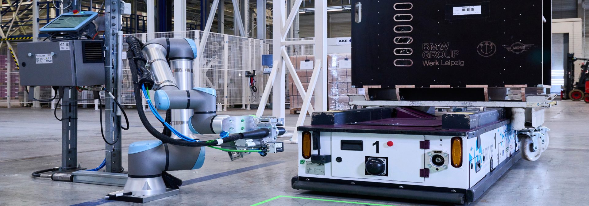 Varius robots and machines in a BMW Group Plant
