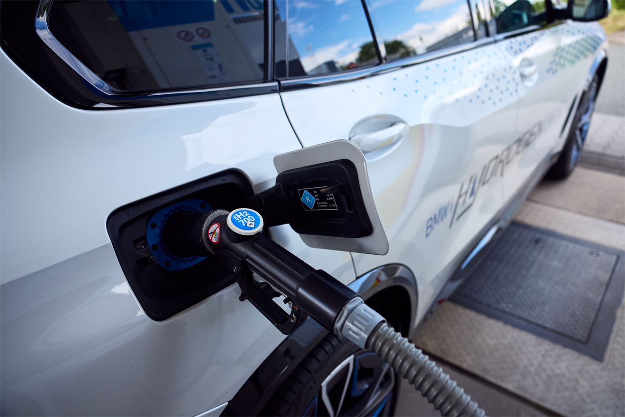 A Hydrogen vehicle is being refuled