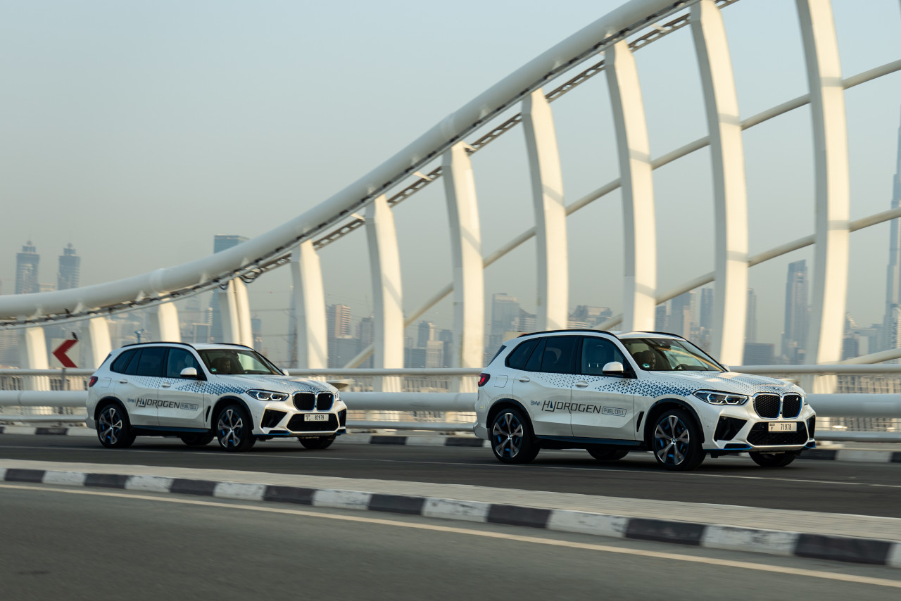 Two BMW iX5 Hydrogen driving on a Autobahn in Dubai.