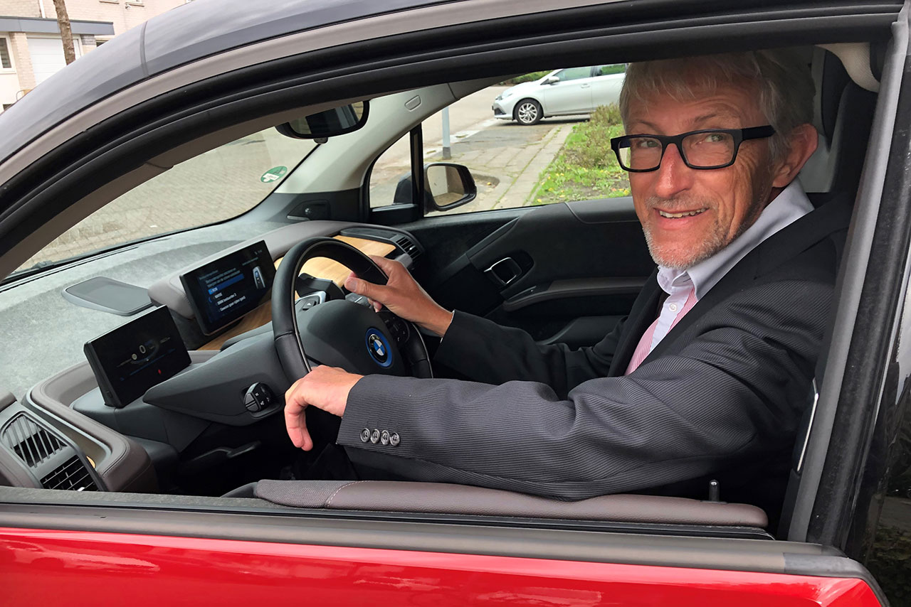 Rob van Roon im BMW i3