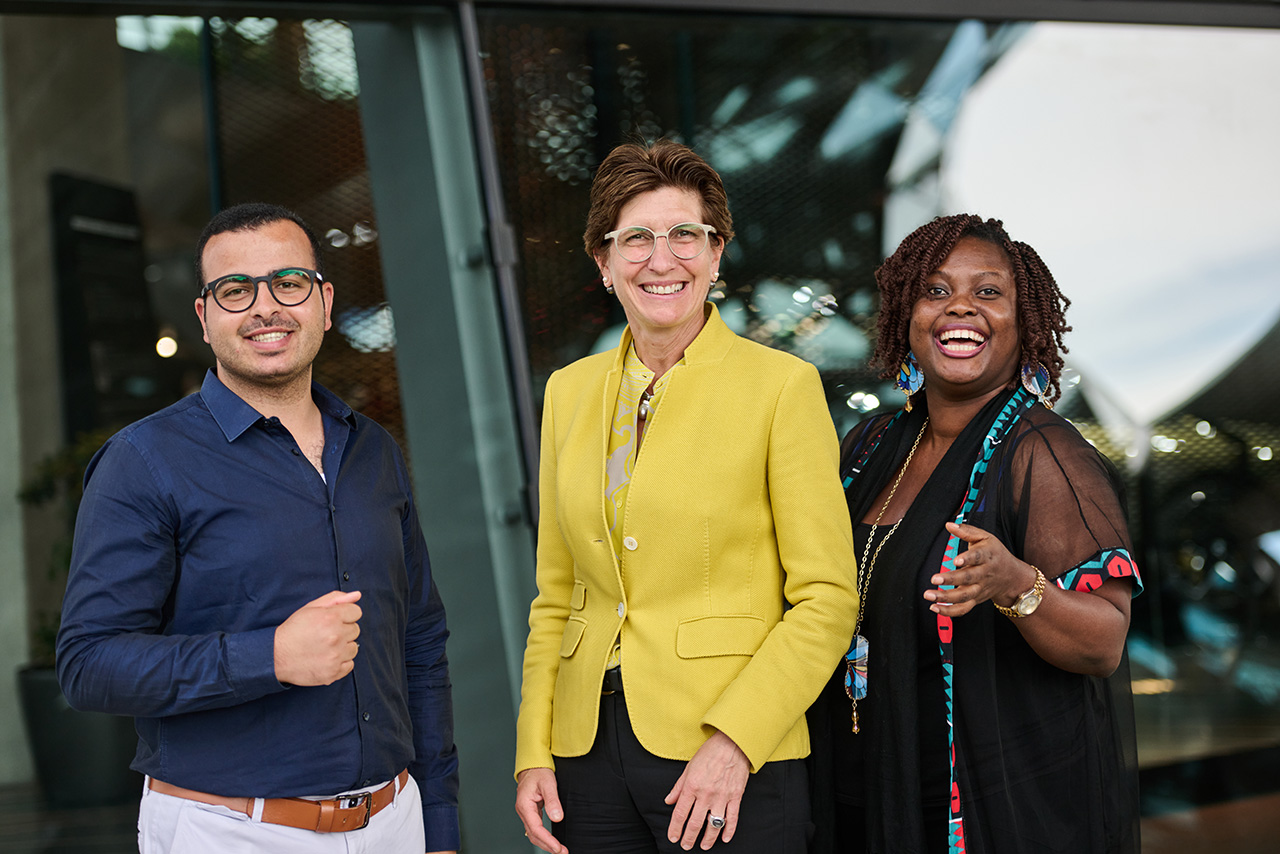 Ilka Horstmeier und Teilnehmende der Intercultural Innivations Award Workshopwoche