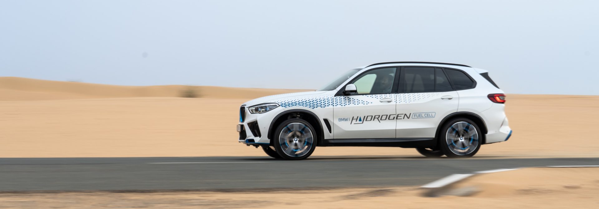 BMW iX5 Hydrogen in the desert