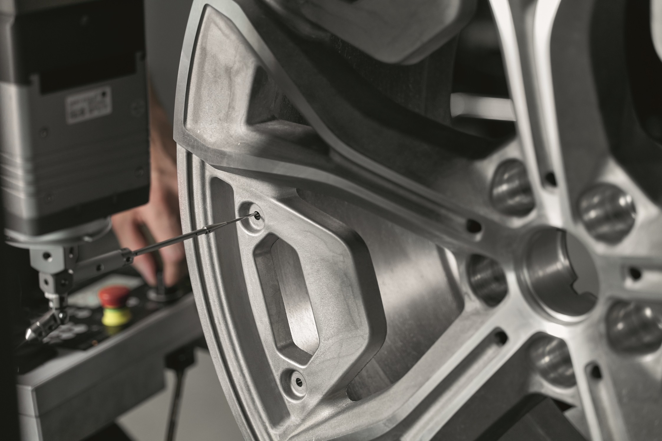 From 2024, all aluminum wheels will be produced with 100% green electricity