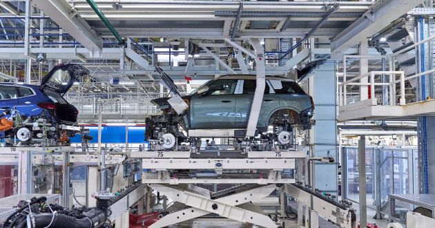 One line – two brands – three drives: BMW Group Leipzig plant launches production of the MINI Countryman.