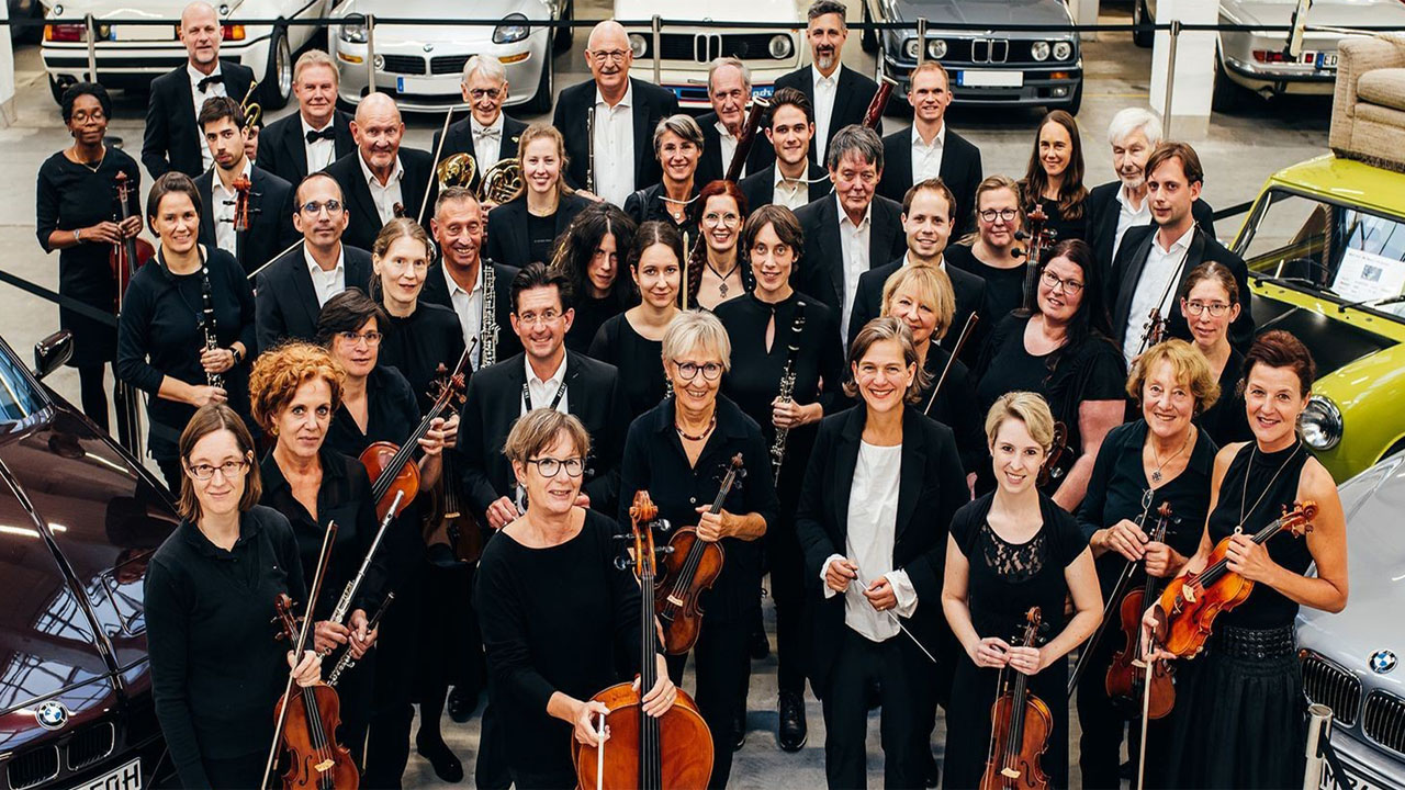 Several people are standing together holding their instruments for a group photo.
