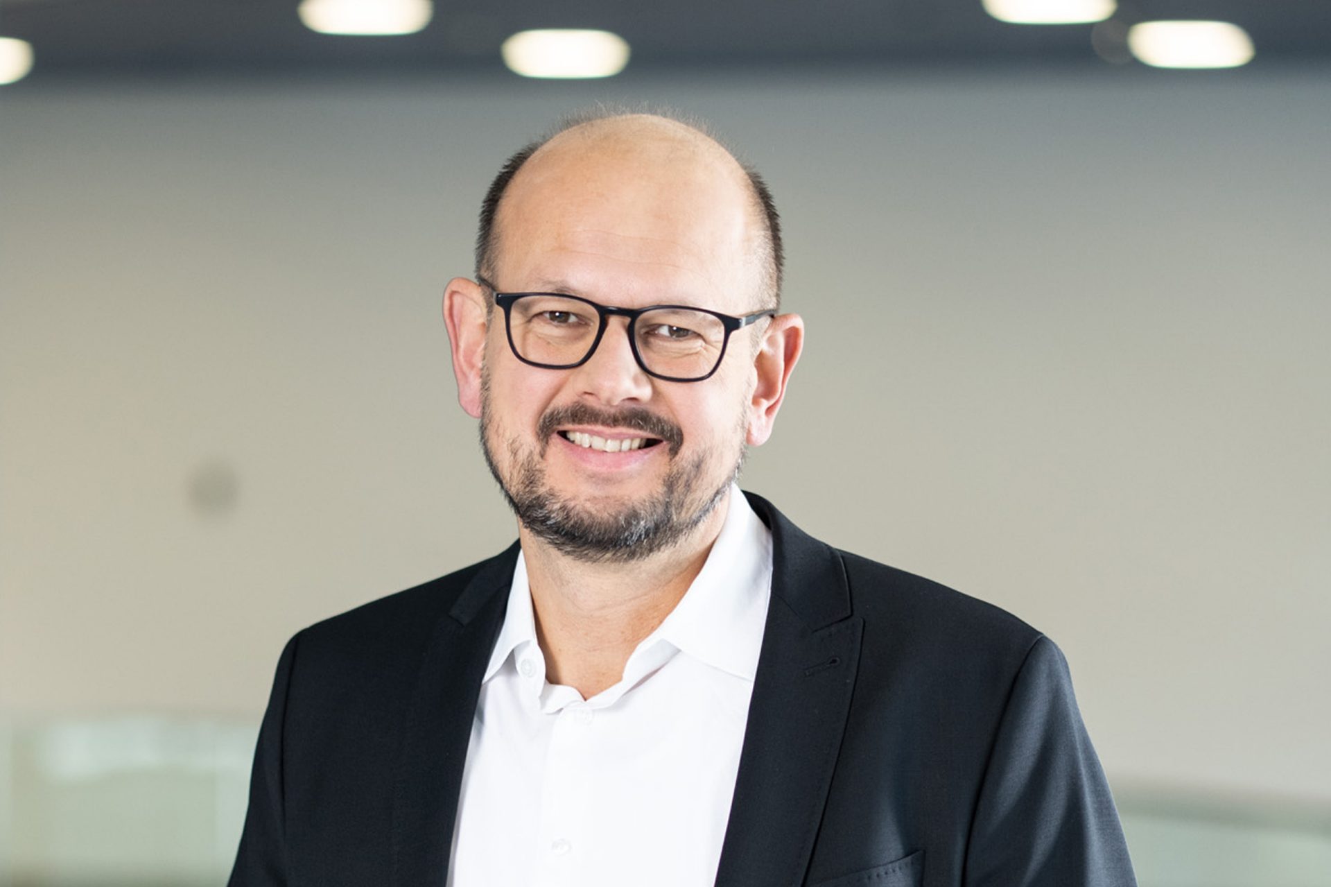 Portrait of Dr. Christoph Klahold
